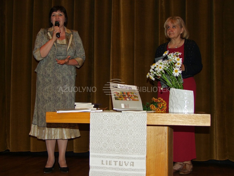KAVB direktorė A. Naudžiūnienė ir bendruomenės centro “Žaliakalnio aušra“ pirmininkė R. Markevičienė