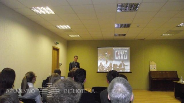 Aivaras Tervidis pristato idėją „Naktinis futbolas ir originalūs apdovanojimai merginoms už pergalę“