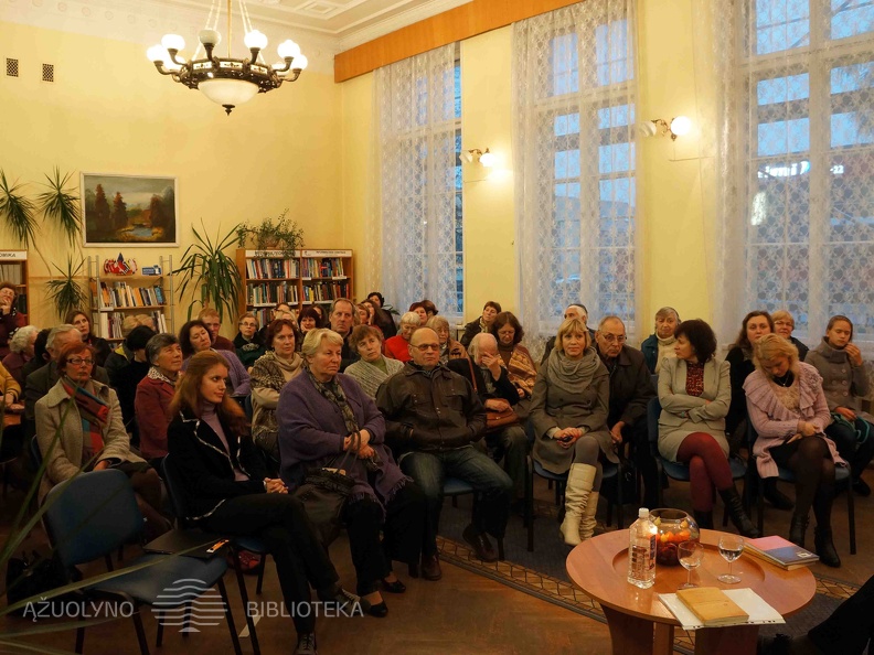 Į susitikimą su rašytoju susirinkę jonaviškiai