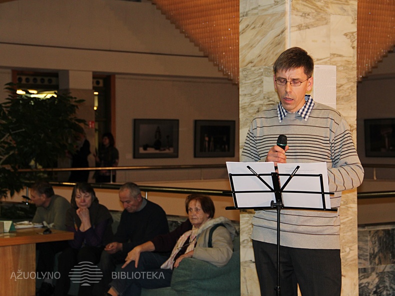 Atidarymo metu parodos autorius Regimantas Žilys skaitė savo poeziją rusų kalba