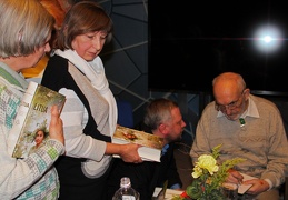 Dalijami autografai