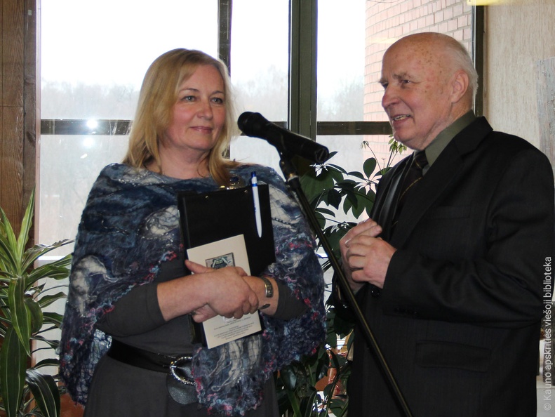 KAVB KRLG vadovė R. Tamoliūnenė ir tapytojas V. K. Slavinskas