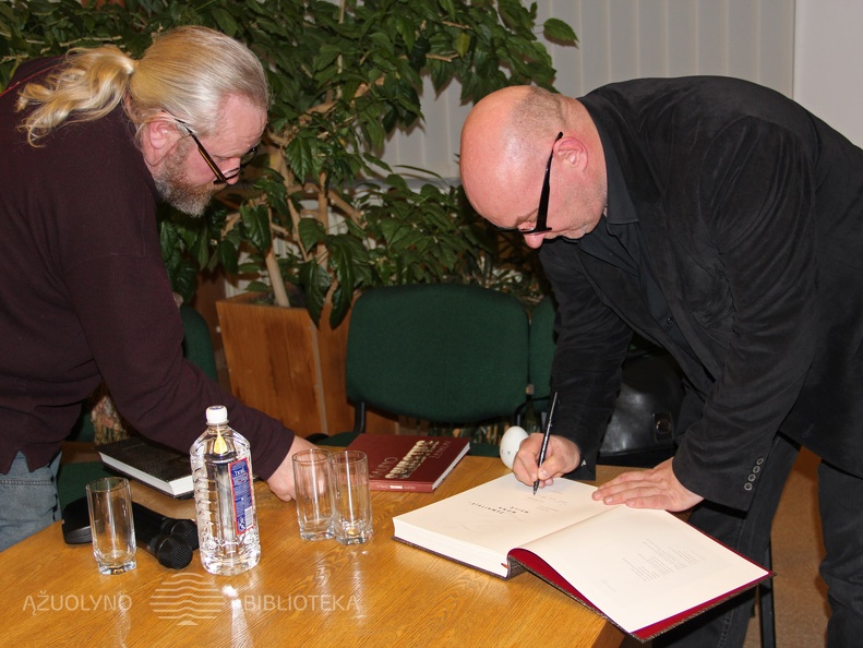 Autografų dalybos