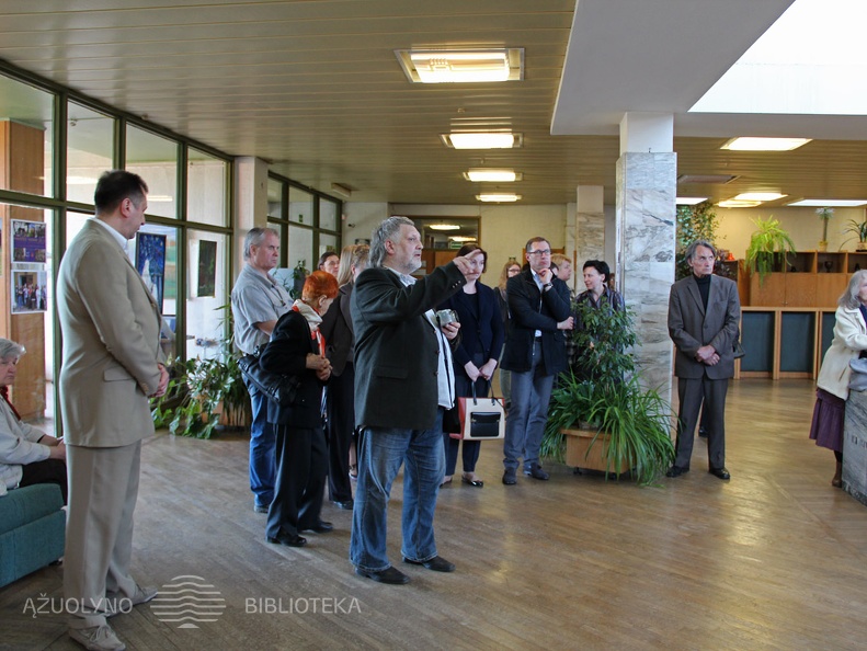 Parodą pristato Paberžės plenerų organizatorius S. Kruopis.