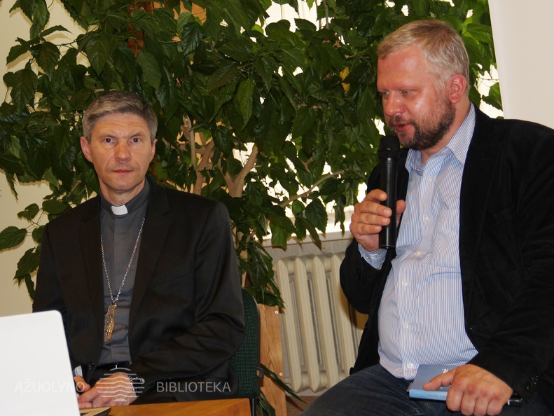 Vysk. L. Virbalas SJ. ir VDU KTF dėstytojas dr. V. Mackela.