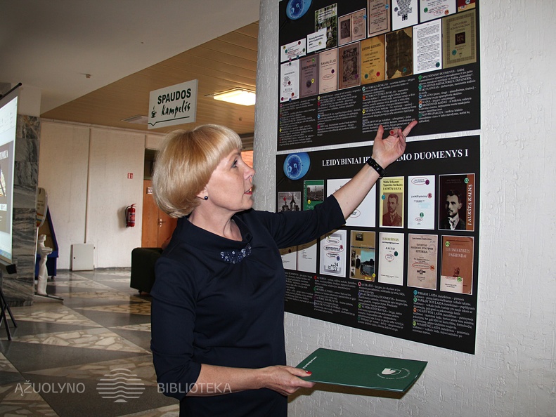 Anykščių bibliotekos Kraštotyros ir leidybos skyriaus vedėja A. Berezauskienė.