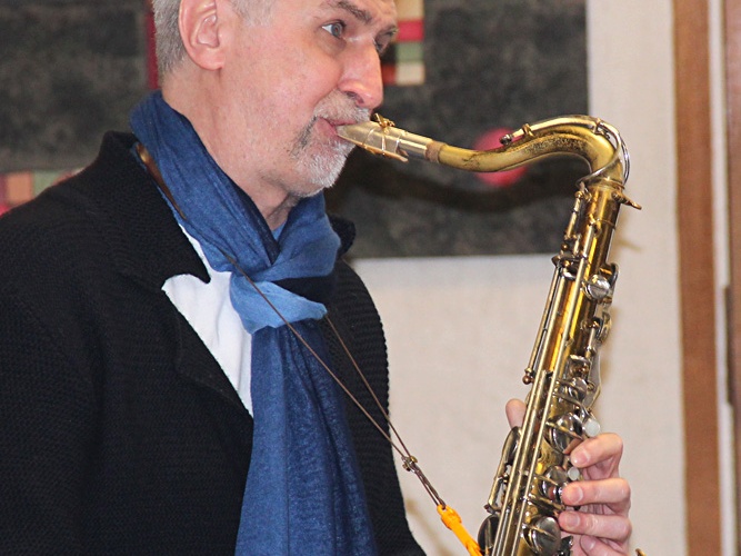 Renginio dalyvius džiugino saksofonisto Aleksandro Lakšmano melodijos