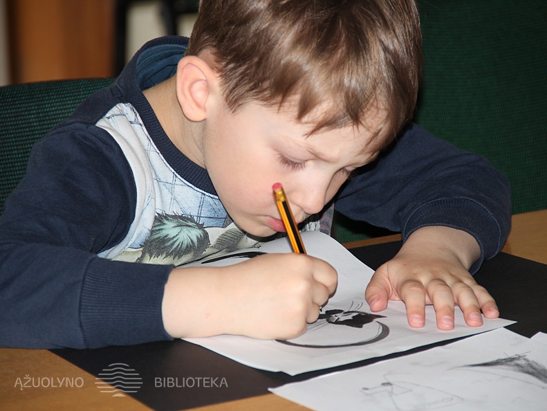 Vaikai puošia savo knygas