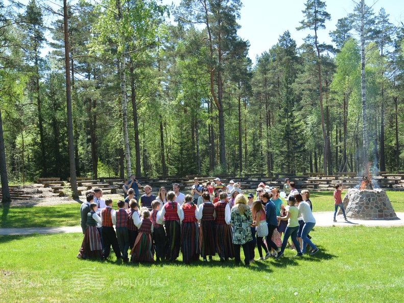 Folkloro ansamblis „Kėilelė“ kvietė visus šokti