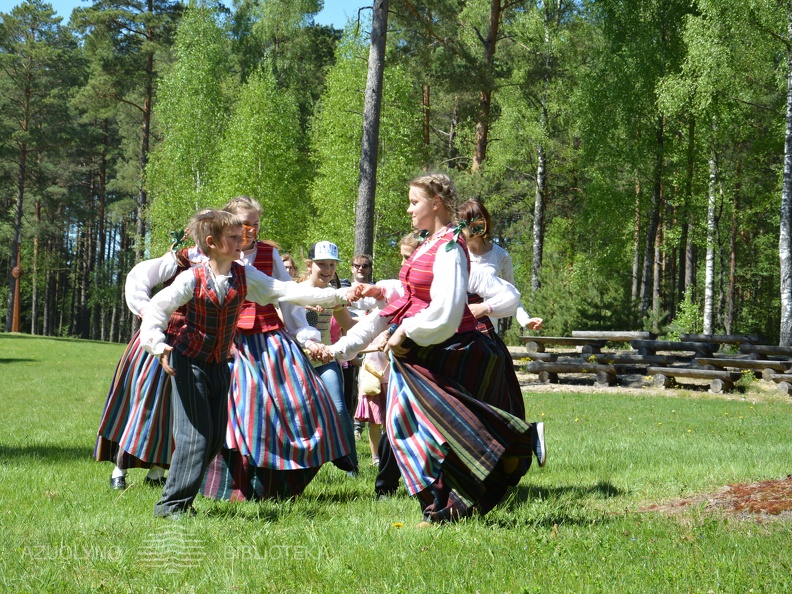 Folkloro ansamblis „Kėilelė“ kvietė visus šokti