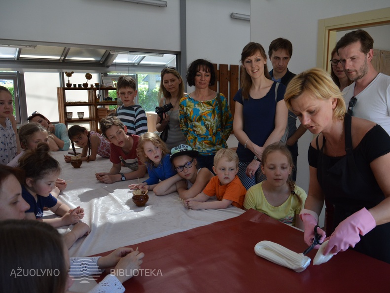 Kretingos dvaro saldaininėje vyko edukacinis užsiėmimas. Gaminome ir ragavome saldainius