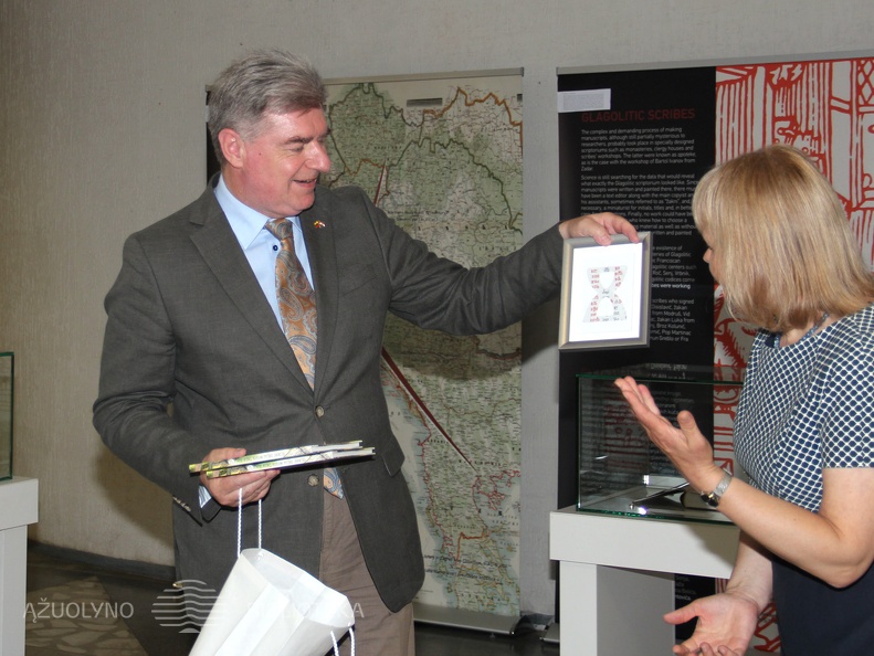 Kroatijos ambasadorius Krešimir Kedmenec ir  jo asistentė Jurga Jozič
